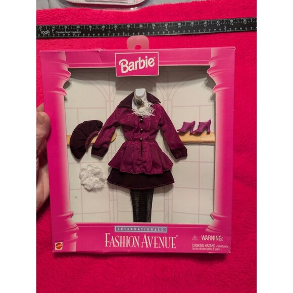 1996 Barbie Fashion Avenue Internationale Fall London Purple Outfit #15902 NRFB - Picture 1 of 5